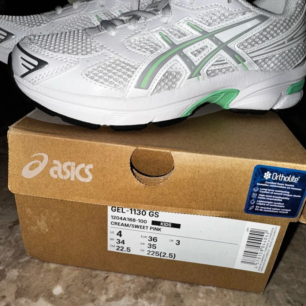 ASICS - Picture 2 of 4
